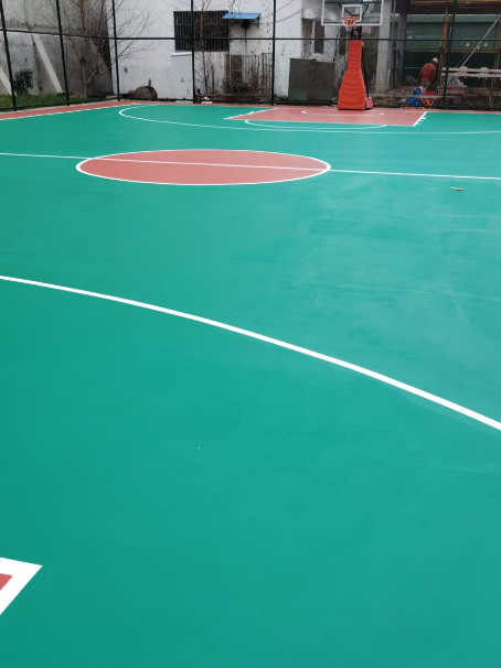 德州 球场长期使用易出现地面开裂